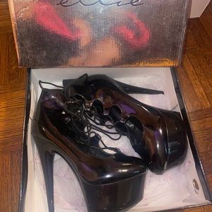 6” Closed Toe Lace Up, Black
